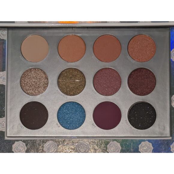 Bundle of 1 Boxy Charm & Pur Eyeshadow Palette & 1 Firma Beauty Eyeshadow Brush - Picture 2 of 5